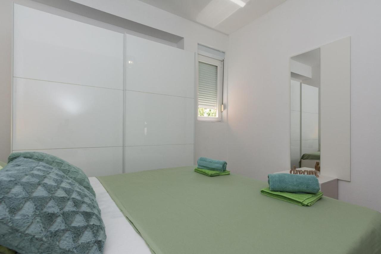 Apartments Marko Sukošan Extérieur photo
